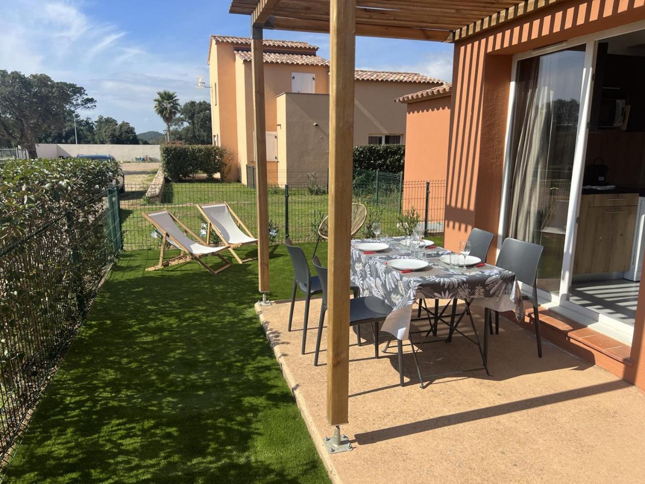 Residence Hoteliere Les Hameaux De Saint Cyprien Appartement 2 Chambres Lecci Extérieur photo