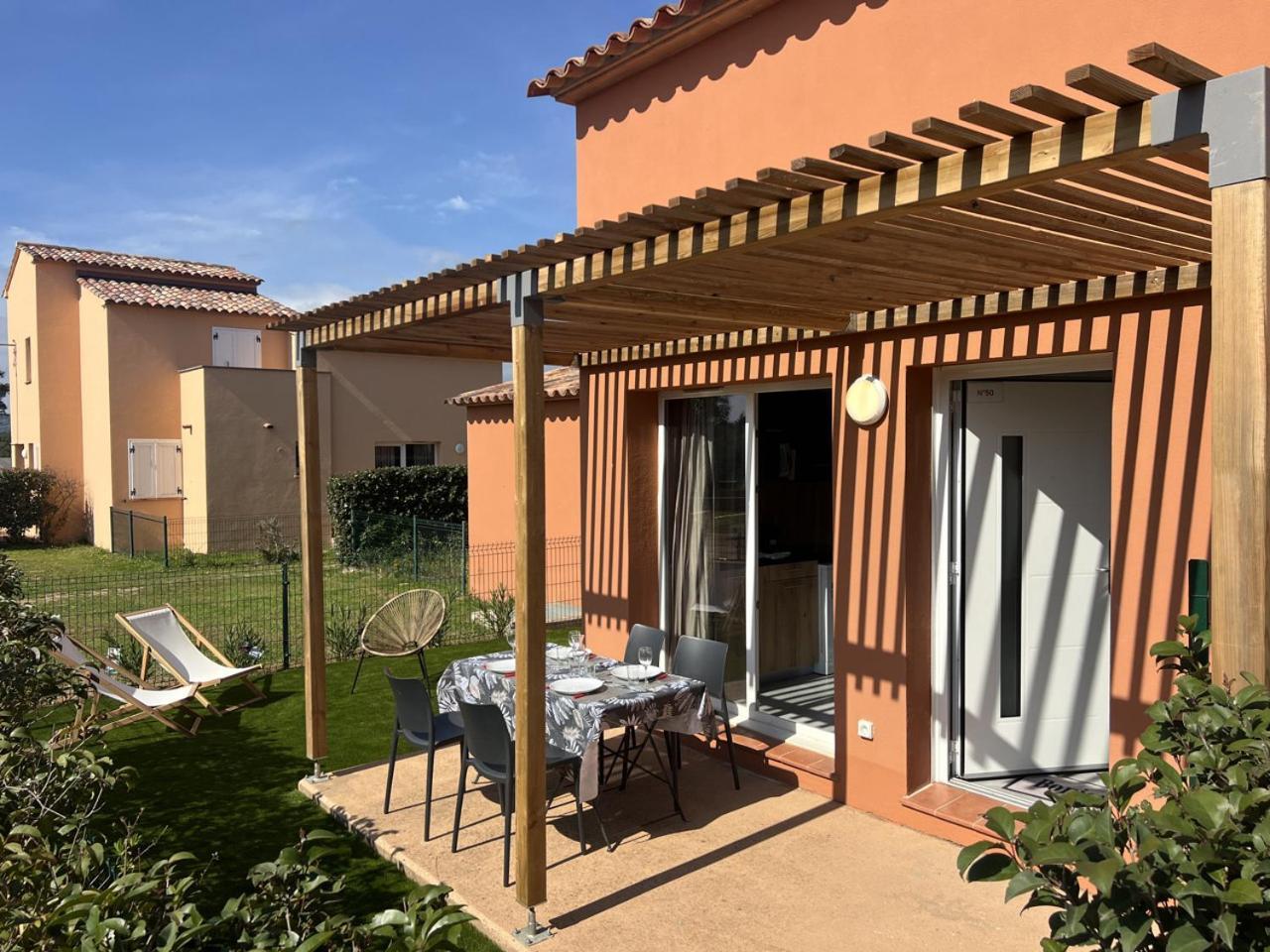 Residence Hoteliere Les Hameaux De Saint Cyprien Appartement 2 Chambres Lecci Extérieur photo